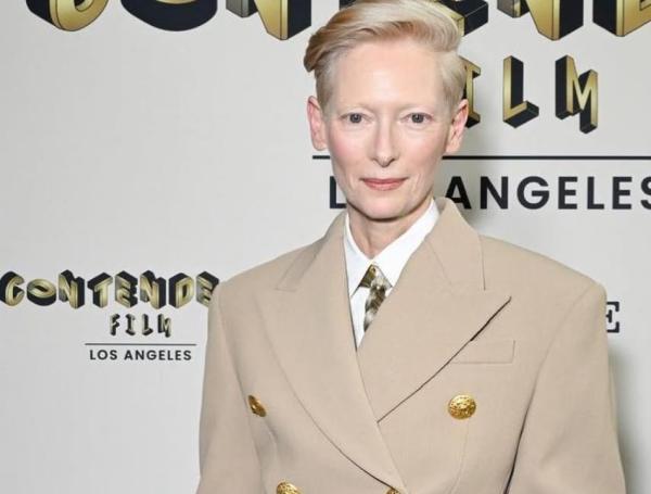 Tilda Swinton corbata de pelo