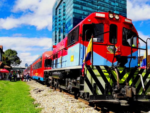 Este tren puede transportar hasta 480 pasajeros.