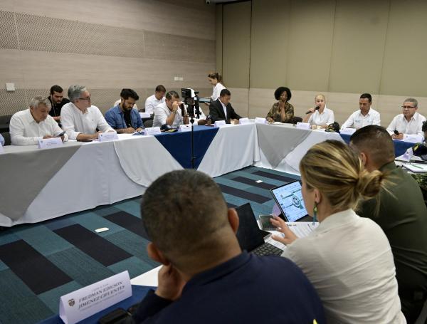 Consejo de seguridad con el ministro de Defensa, la gobernadora Dilian Francisca Toro; la alcaldesa de Buenaventura, Ligia del Carmen Córdoba, y demás autoridades para hablar de Buenaventura.