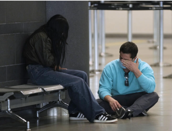 Connacionales deportados en el aeropuerto José María Córdova.