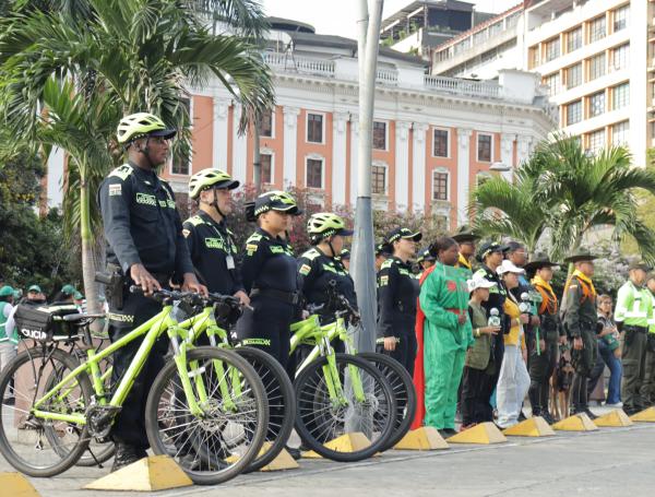Policías para garantizar la seguridad durante la Semana Santa.