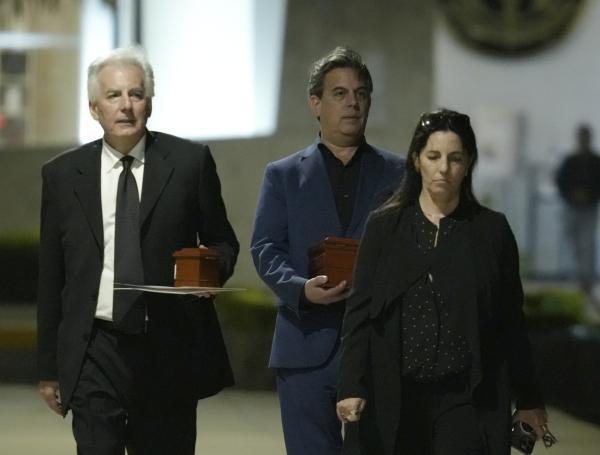 Los restos del escritor Mario Vargas Llosa fueron cremados