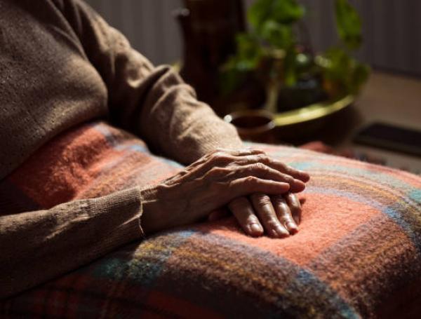 Pareja es detenida en España por estafar a un anciano y enviar su dinero a Colombia