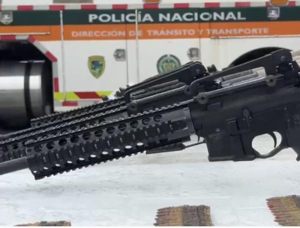 Decomiso de armas de largo alcance.