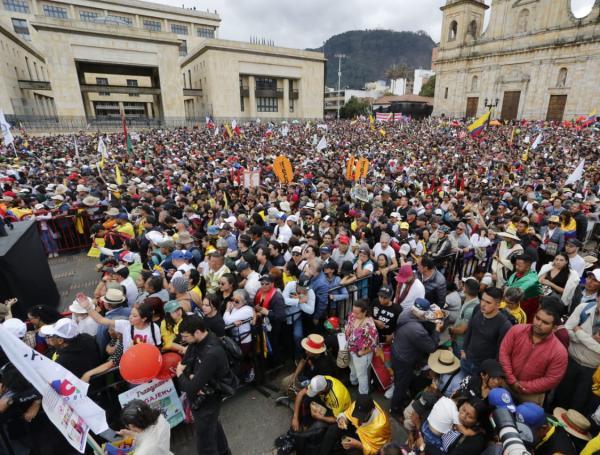 Plaza de Bolívar en Bogotá durante el discurso del presidente Petro