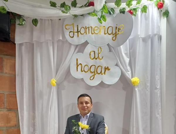 José Erley Ramírez fungía como pastor de una iglesia protestante, donde cantaba y hacía bautizos en aguas de ríos de la zona.
