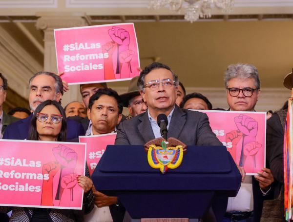 Si se llega a aprobar la consulta en el Senado, el presidente viene y convoca elecciones con su fecha. Dice Benedetti