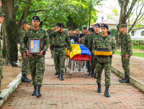 La Novena Brigada le rindió honores al soldado asesinado en Algeciras.