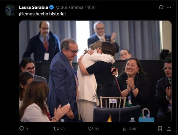 La canciller Laura Sarabia junto con la embajadora Luisa Gil.