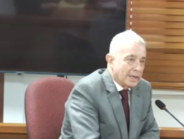 Álvaro Uribe Vélez testifica en su juicio.