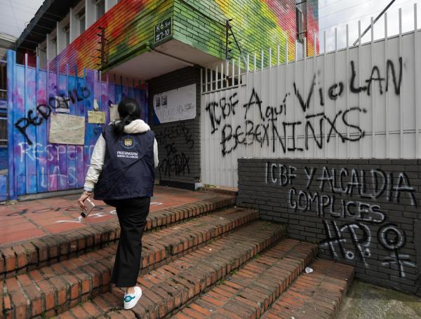 Hasta el Jardín Infantil aledaño al centro zonal del ICBF San Cristóbal Sur , llegan funcionarios de la Procuraduría.