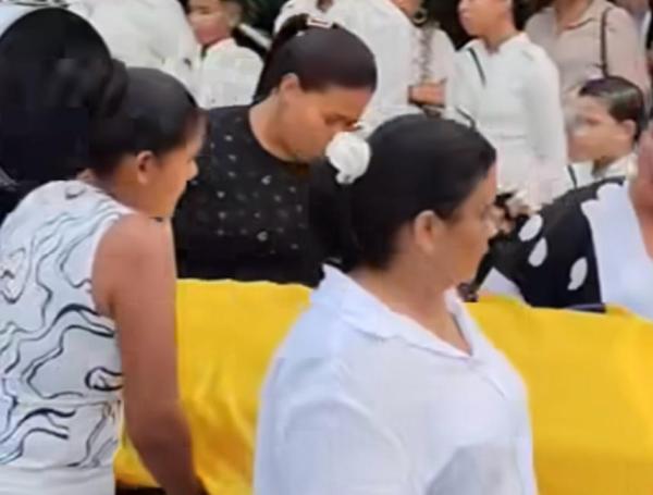 Sepelio de joven policía muerta en extrañas circunstancias