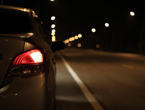 Carro en la noche