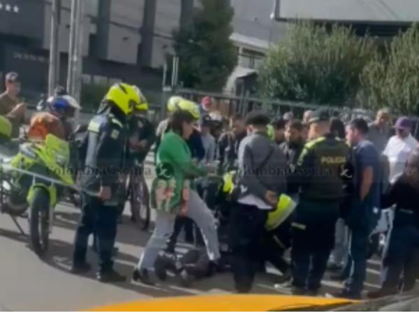 Señalados ladrones les dispararon a policías.