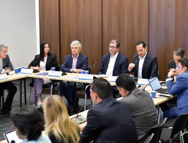 Reunión entre la ANI, los 30 concesionarios y la CCI.