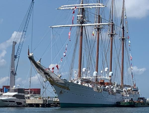 Navío español Juan Sebastián de Elcano