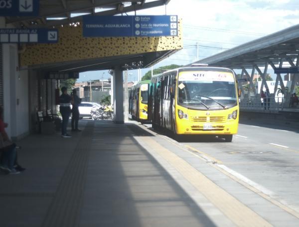 Piloto de primera ruta del sistema de transporte complementario en Cali.