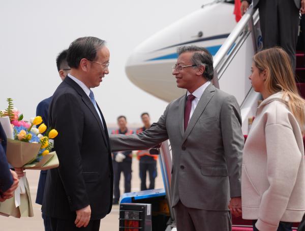 El presidente Gustavo Petro a su llegada a China.
