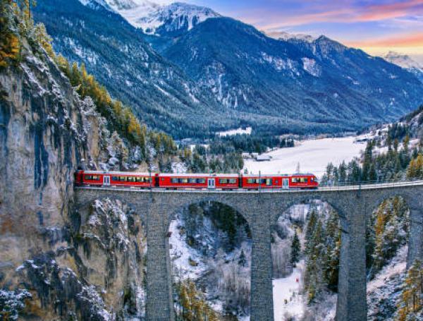 Tren rojo de los Alpes Suizos