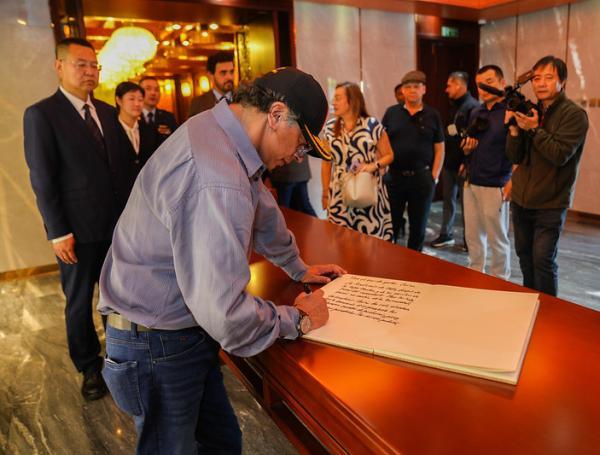 Visita del presidente Gustavo Petro a la Muralla China, 12 de mayo de 2025