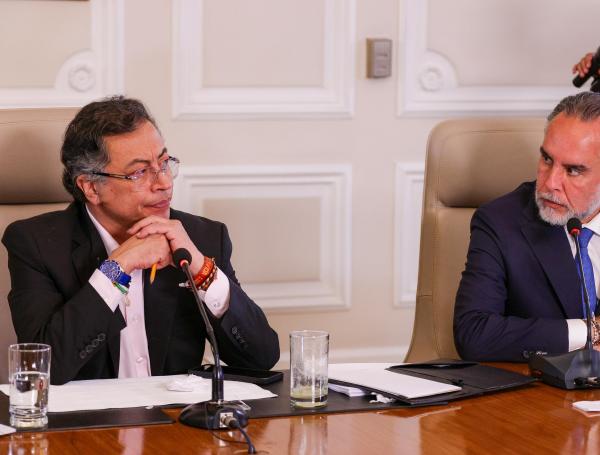 El presidente Petro junto con Armando Benedetti en un consejo de ministros.