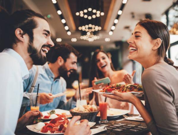 Aunque salir a comer es un buen plan, al momento de pagar la cuenta, las emociones se pueden transformar.