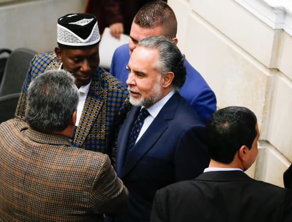 El ministro del Interior, Armando Benedetti, durante el debate de la consulta popular.