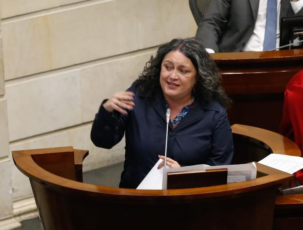 La senadora Angélica Lozano durante su intervención.