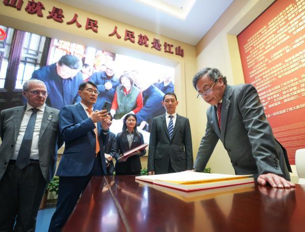 El presidente Petro se encuentra de gira en China.