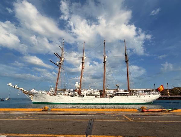 Buque español Juan Sebastián de Elcano