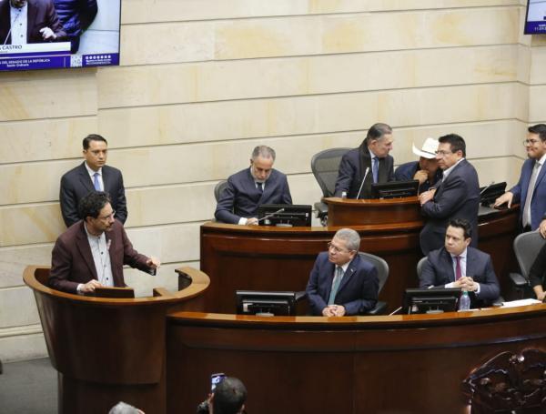Ya inició la discusión en la plenaria del Senado.