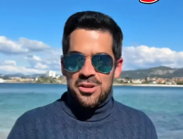 español defiende el pollo Frisby