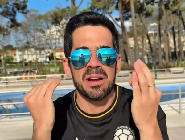 español defiende el pollo Frisby