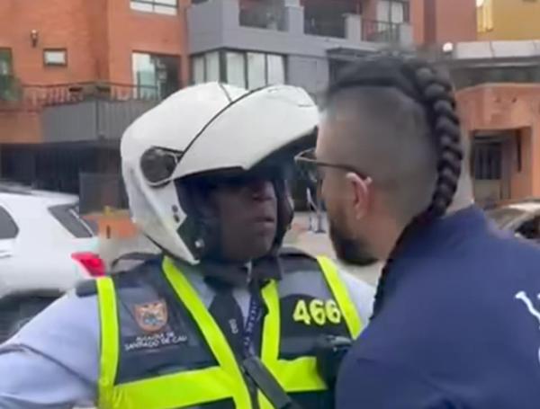 Sujeto que lanzó insultos a agente de tránsito en Cali