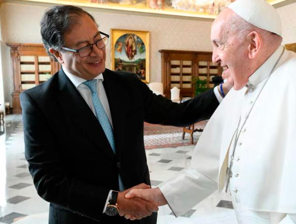 El presidente Petro junto con el papa Francisco el 19 de enero de 2024.