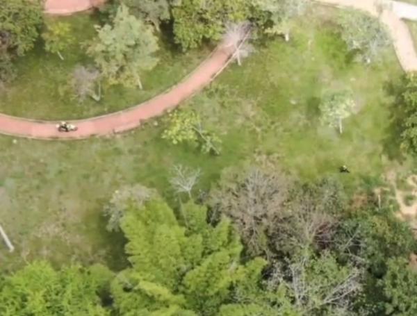 Con drones están buscando a los 26 menores que faltan.