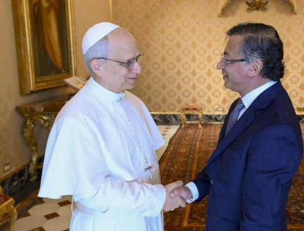 Papa Leon XIV con el presidente Gustavo Petro.