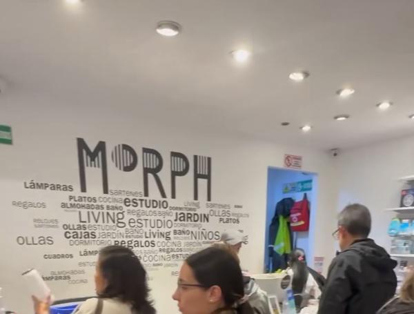 Así permanecen las cajas de pago de la tienda.