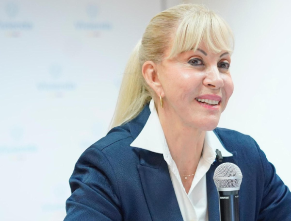Dilian Francisca Toro negó cualquier acuerdo sobre la consulta popular.