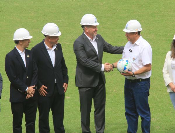 Alejandro Domínguez (I), presidente de Conmebol
