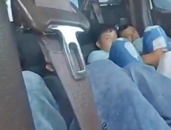La policía encontró personas sin documentos en una camioneta