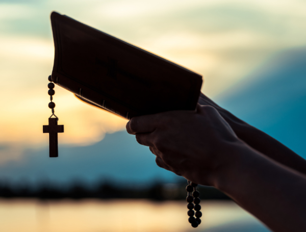 La inteligencia artificial revela 'firmas ocultas' en la Biblia: ¿quién escribió las sagradas escrituras?