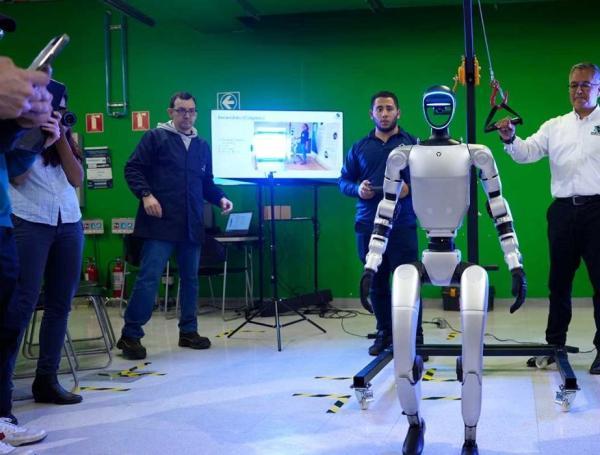 Aura, el robot de la universidad de Los Andes