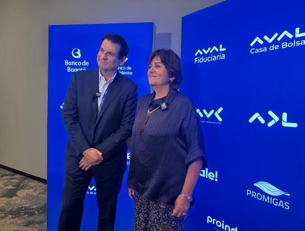 El presidente de la junta directiva del Grupo Aval, Luis Carlos Sarmiento Gutiérrez, y la presidente del Grupo Aval, María Lorena Gutiérrez.