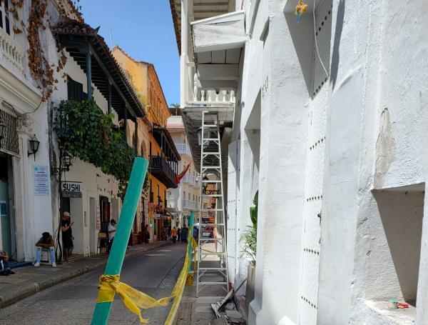 Cae balcón de Cartagena, no dejó heridos