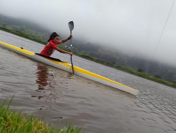 Heidy Daniela Torres durante una de sus prácticas de canotaje.