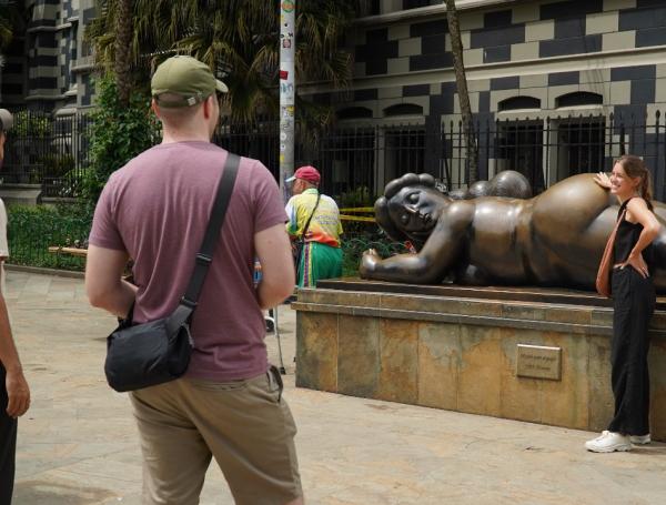 Turistas en Medellín.