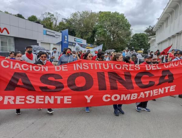 Docentes marchando en la región.