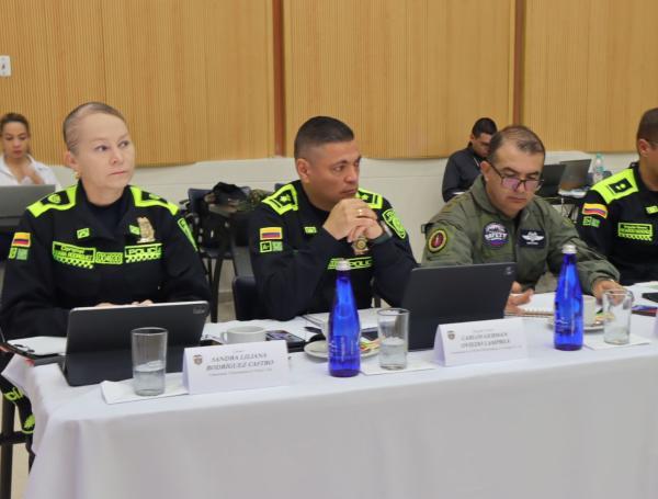 Comandantes de la Policía de Cali, general Carlos Oviedo, y Valle, coronel Sandra Rodríguez.