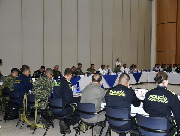 Comandantes de la Policía de Cali, general Carlos Oviedo, y Valle, coronel Sandra Rodríguez.